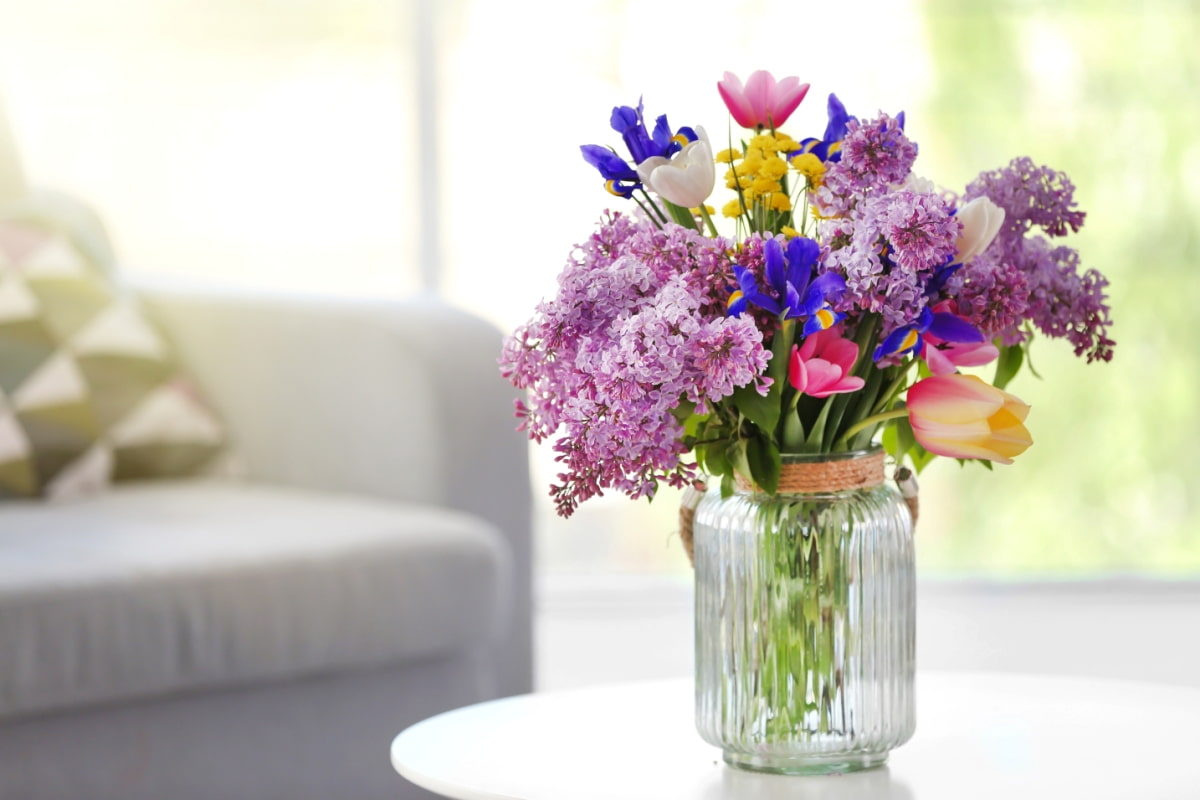 Что поставить в вазу, кроме цветов: 35 идей с фото в интерьере